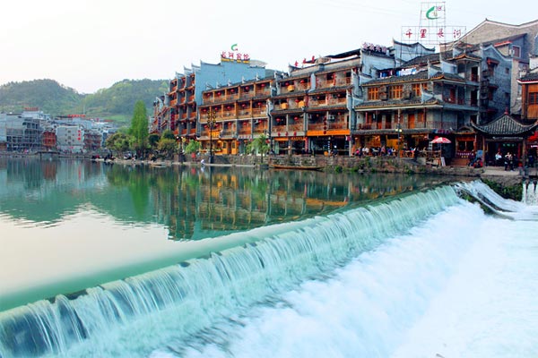 凤凰古城旅游攻略指南