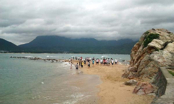 深圳南澳西冲海滩