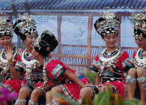 湖南湘西凤凰古城旅游景点民俗风情介绍_云旅游攻略网 lvyougl.com