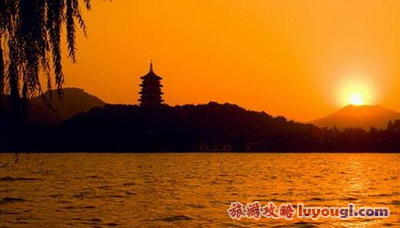 雷峰夕照风光_云旅游攻略网 lvyougl.com
